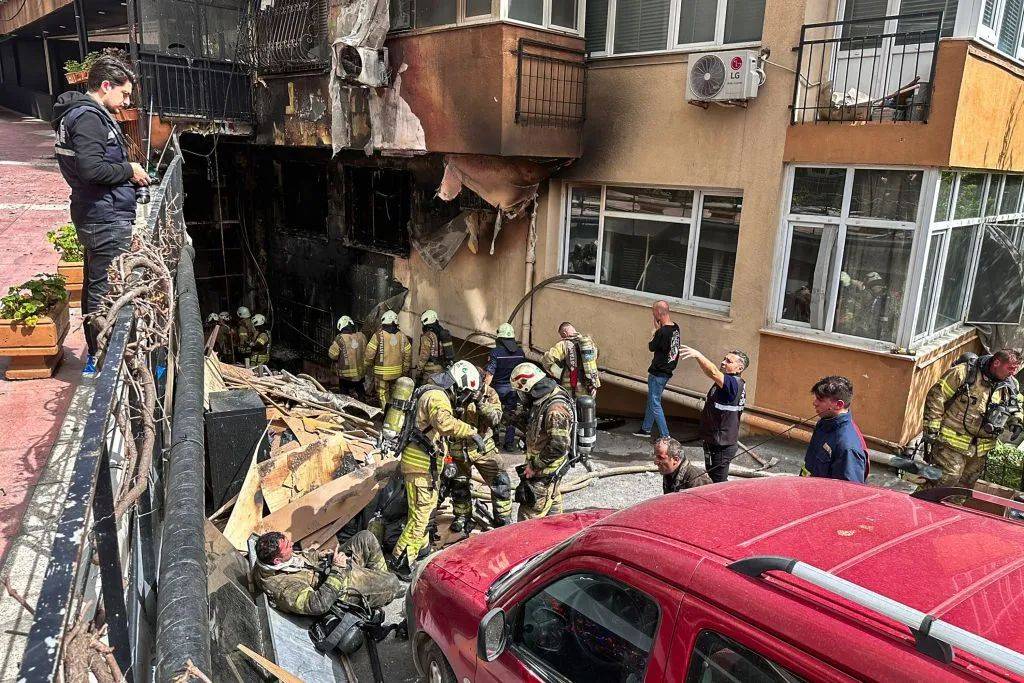 16层建筑地下室发生火灾致29人死亡
