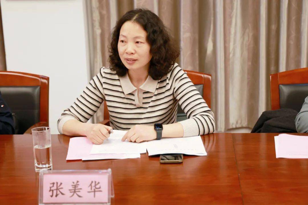 开题仪式由南京市教科所教师发展研究室科研员张美华主持.