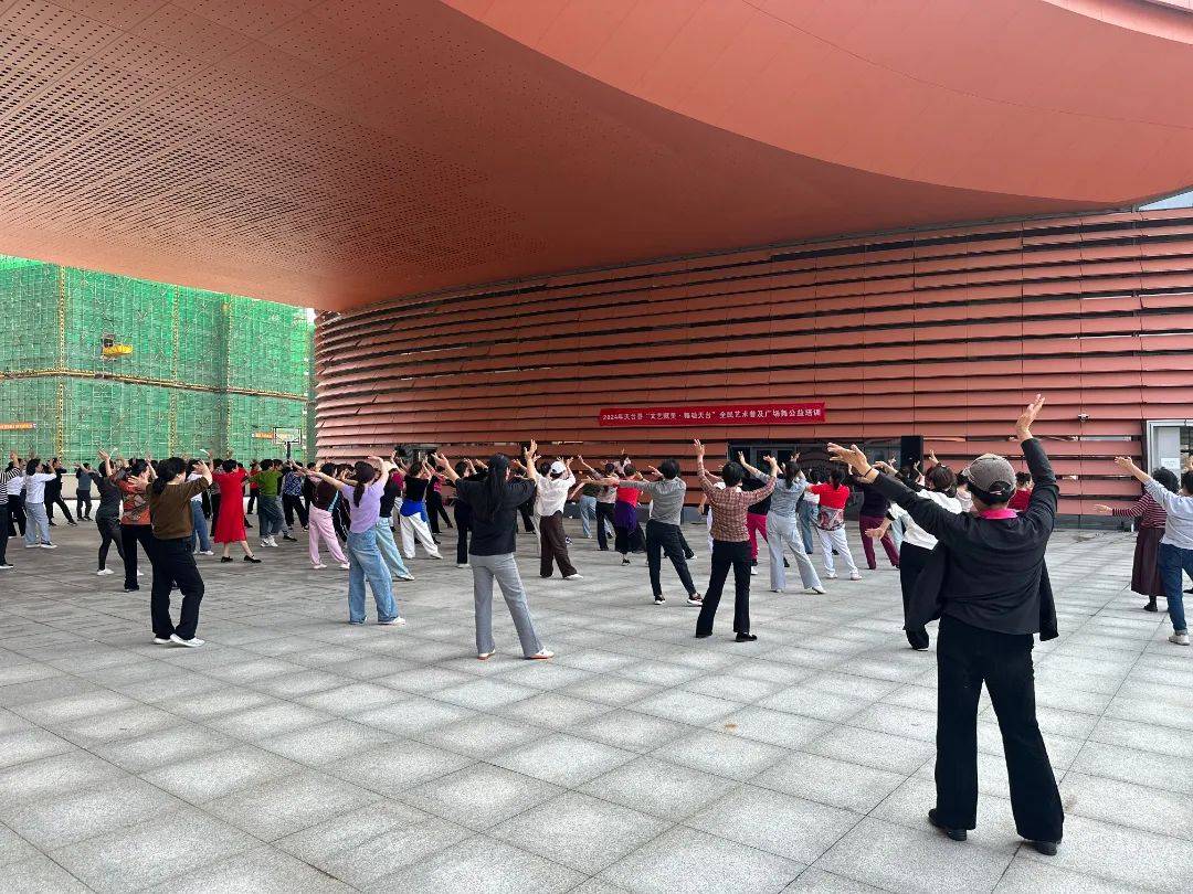教学视频┃广场舞示范教学《上春山》