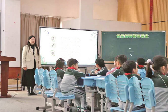 学校供图3月29日下午,南京市莫愁湖小学语文组开展了"当语文教学遇见