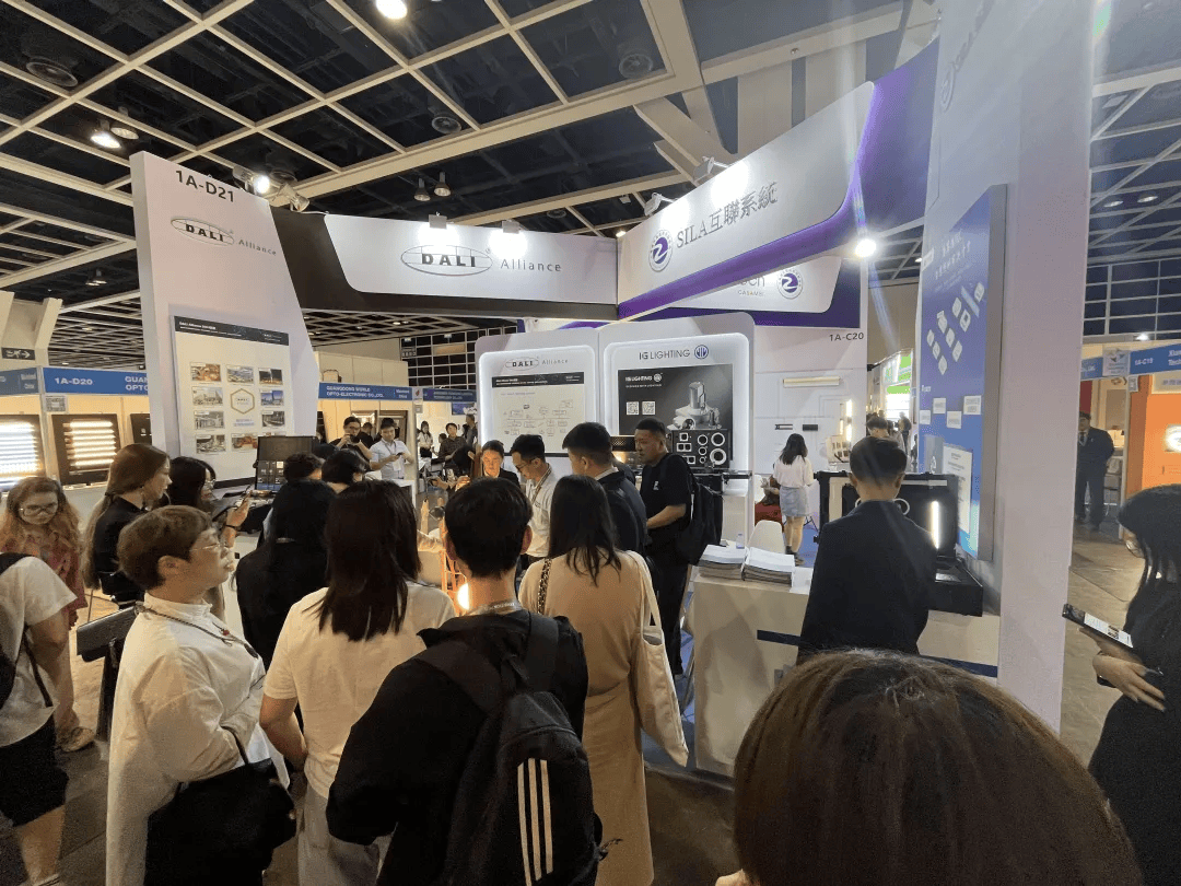 智慧照明创新与发展看2024香港春季灯饰展企业参展新动态