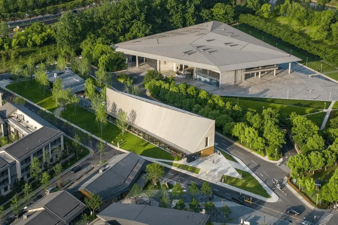 "大屋顶"良渚文化艺术中心大屋顶文化是杭州万科旗下的综合性文化运营