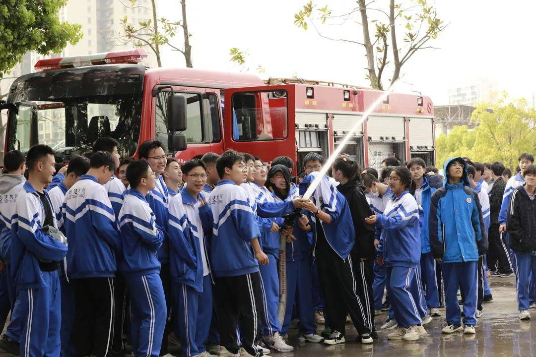 防患于未燃慈利消防指导高一学生开展消防应急疏散演练