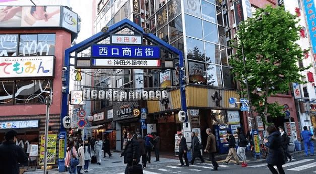 涉谷站是东京几个大型车站之一,jr山手线,东京地下铁银座线,京王井之