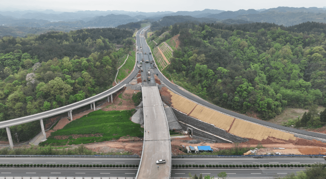 为全力推动项目施工建设再提速,湖南省沅辰高速公路建设开发有限公司