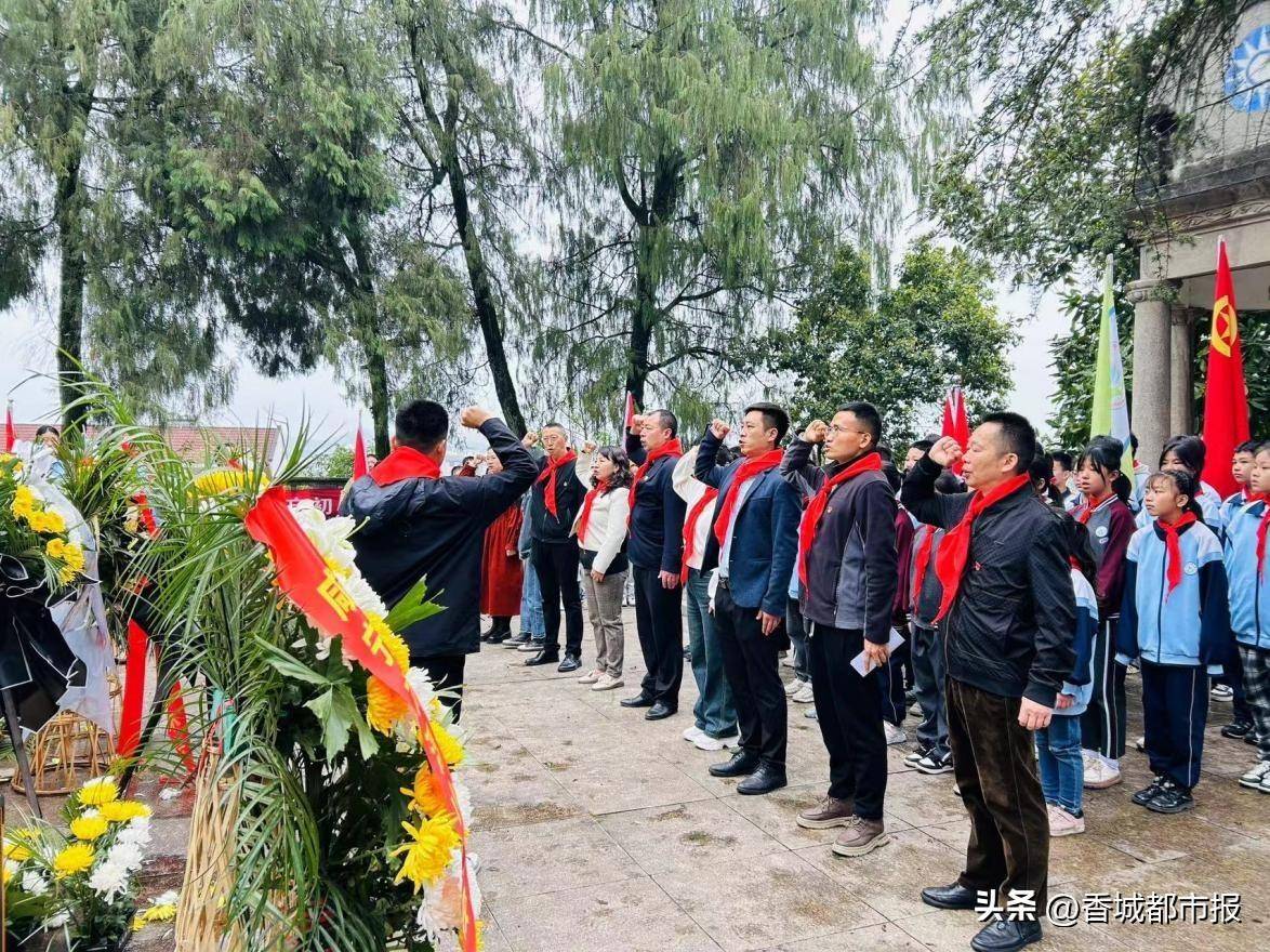 清明祭英烈 传承爱国志——汀泗桥镇初级中学开展清明祭扫活动_烈士