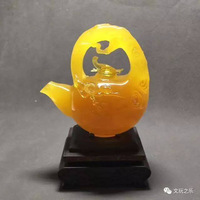 不要相信商家给你说千年琥珀万年蜡那真正的说法是什么呢