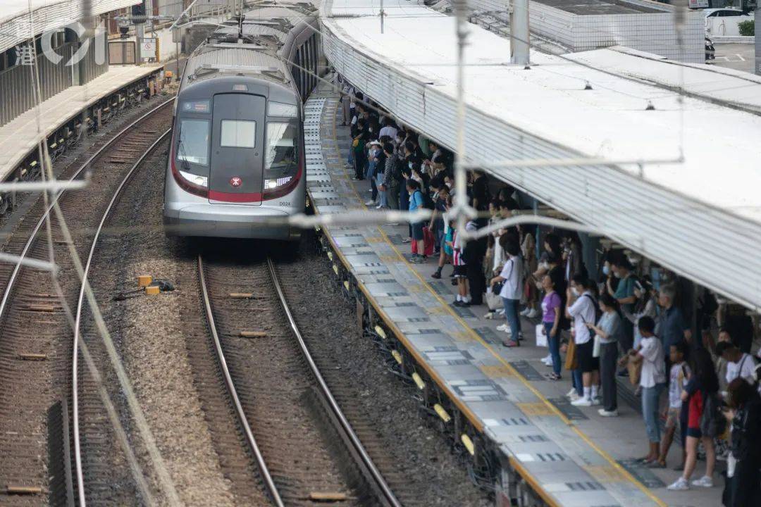 港铁公司宣布,按可加可减机制触动「封顶机制」后,票价加价3.