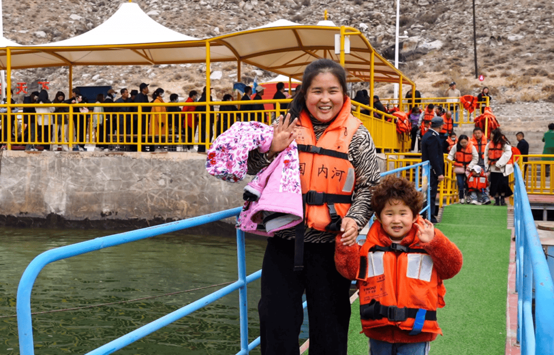 龙羊峡生态旅游度假区迎来首批千人游客团