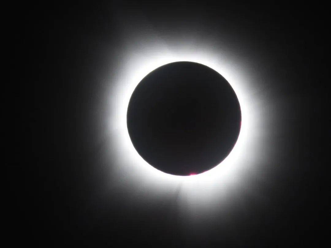 震撼巨球飞掠美国瞬间天昏地暗