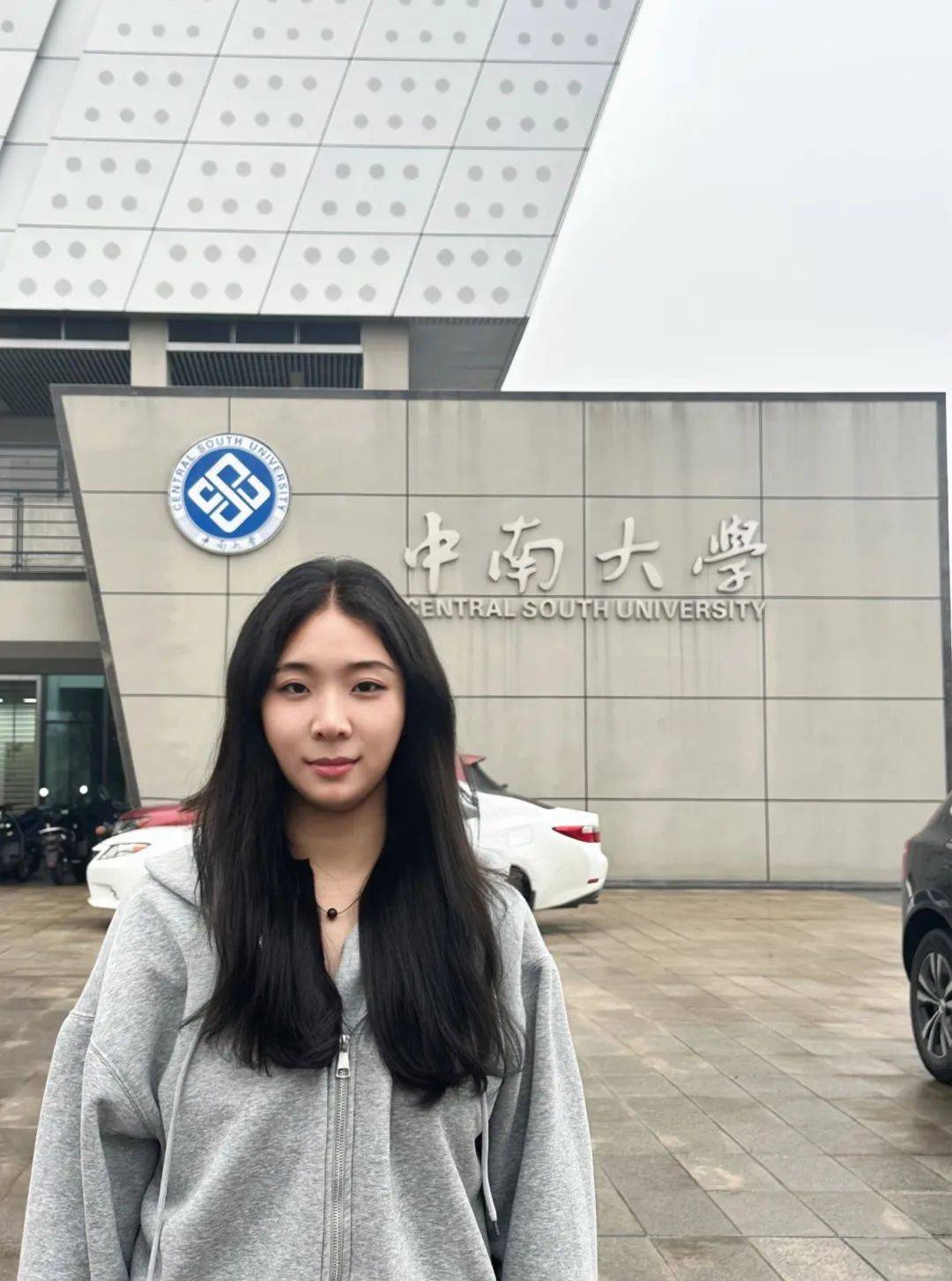 青岛六中2023届6班毕业生,现就读于中央美术学院