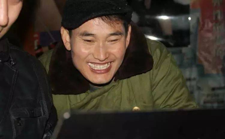 “大衣哥”朱之文的悲剧，令人毛骨悚然，值得每个人都看看