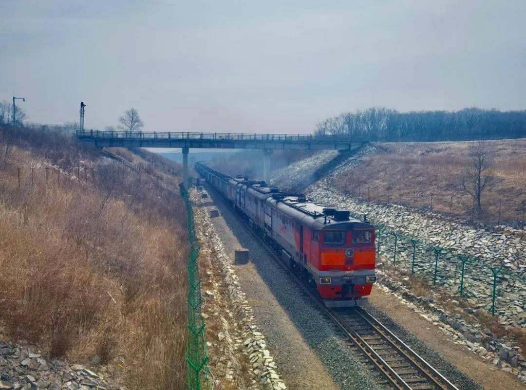 珲春铁路口岸进出口货物突破百万吨_信息_中俄_列车