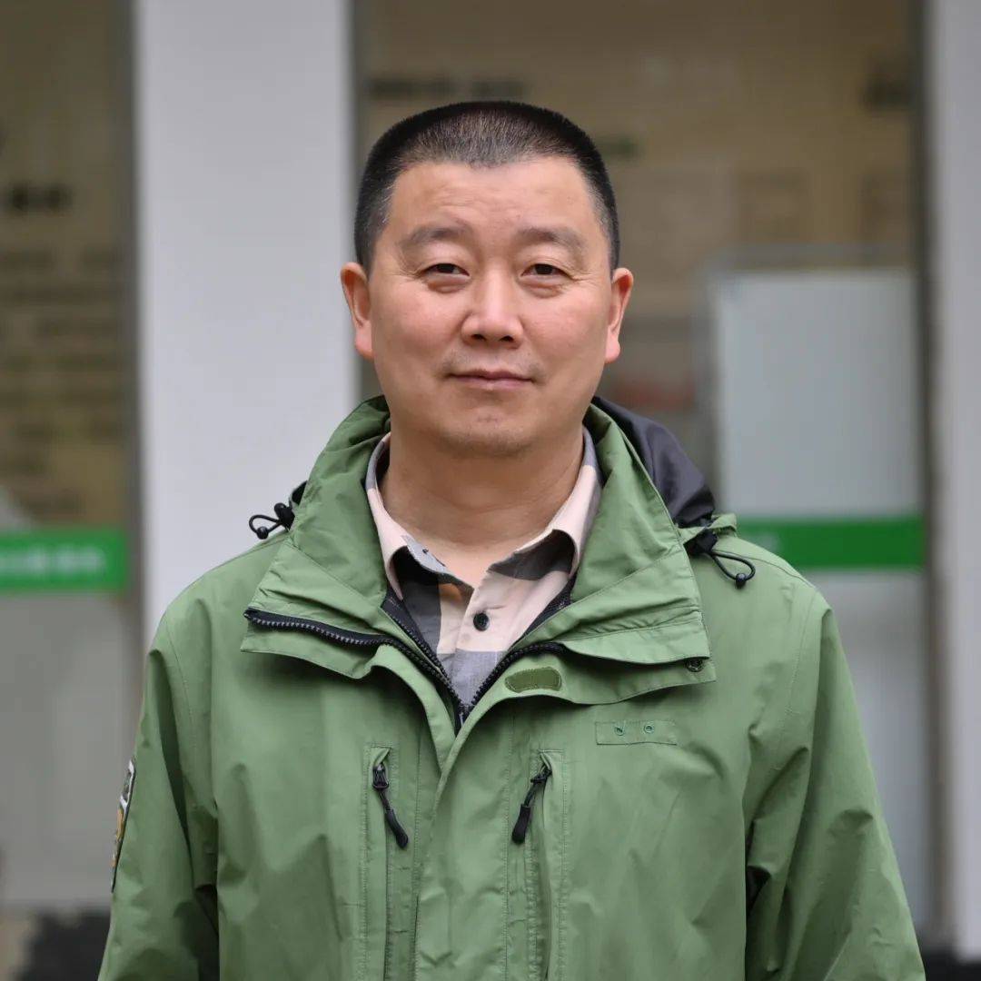 大熊猫国家公园崇州管护总站巡护员  周红林两头幼崽可能只有几个月大