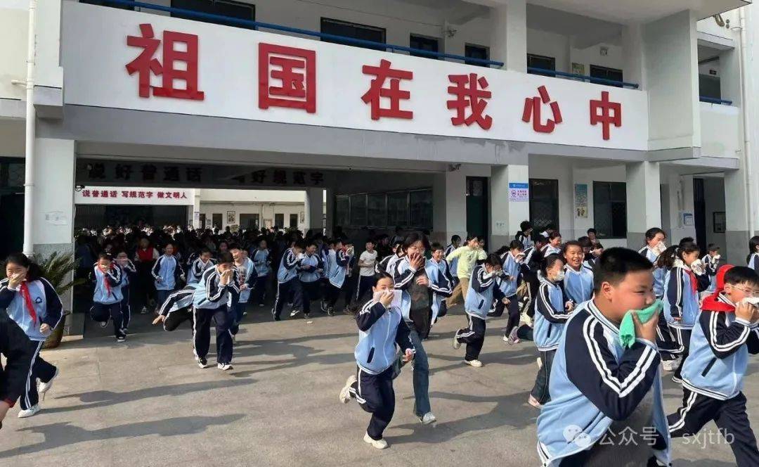 4月9日,泗县泗城第一小学开展消防应急疏散演练活动