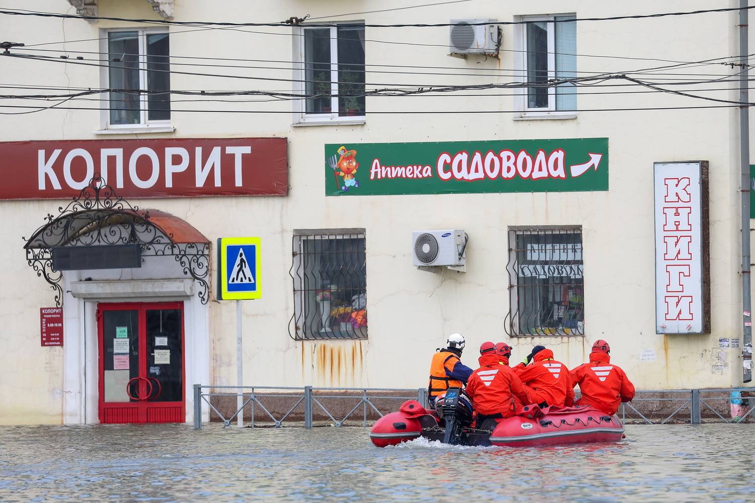 直击｜遭遇70年来最严重洪灾，俄哈两国多地进入紧急状态