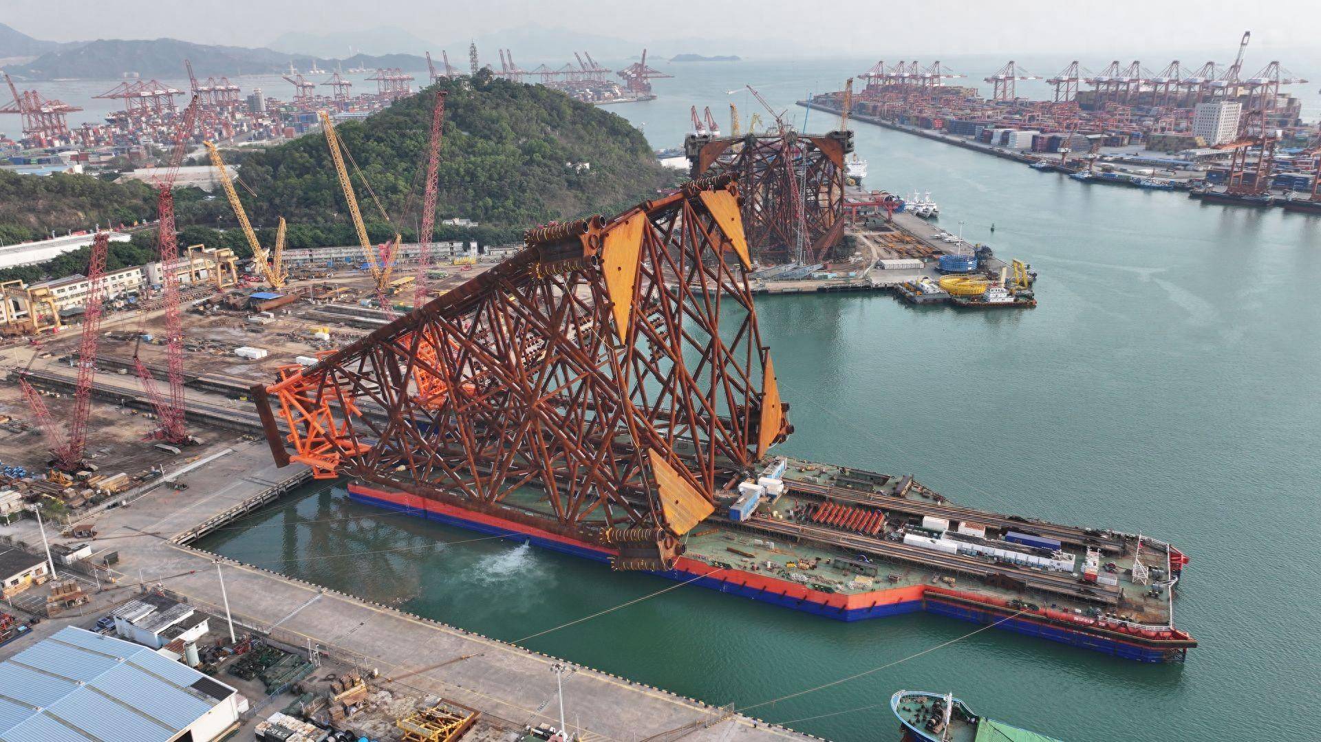“深圳制造”万吨级海上平台导管架启航_惠州_作业_海域