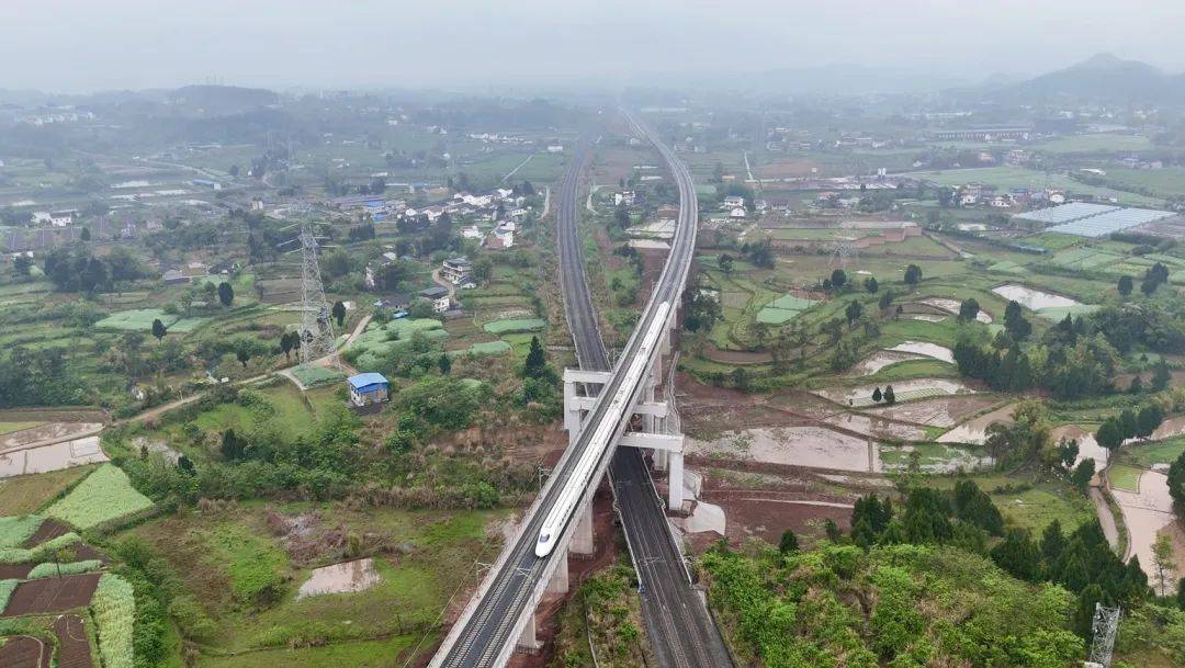 巴南高铁首趟动检车上线检测_巴中_南充_铁路