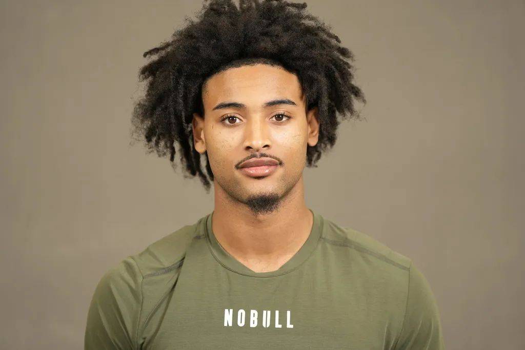 维金斯在大二打上全职先发,大学生涯三年只完成3次抄截和21次破坏传球