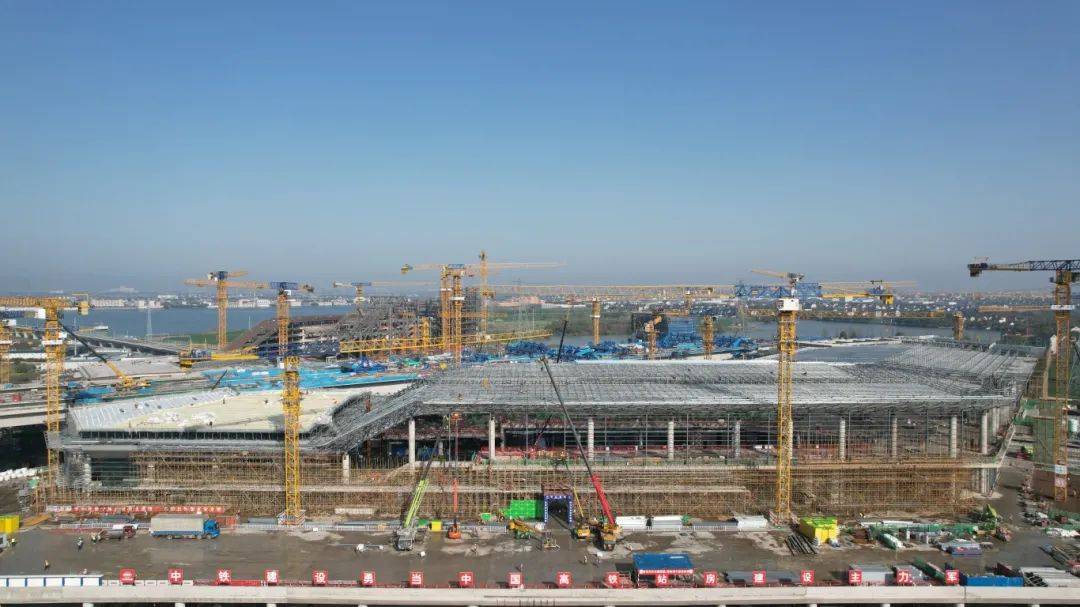 苏州南站站房钢结构网架整体提升完成_吴江微_交通_一体化