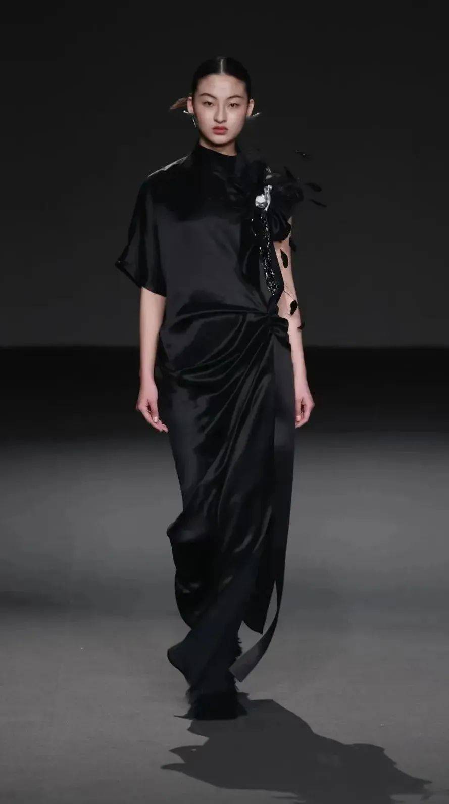 中国国际时装周上看起来有衣张力的服装长什么模样