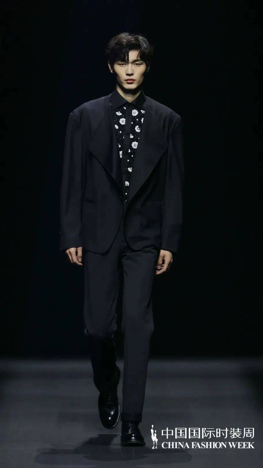 中国国际时装周上看起来有衣张力的服装长什么模样