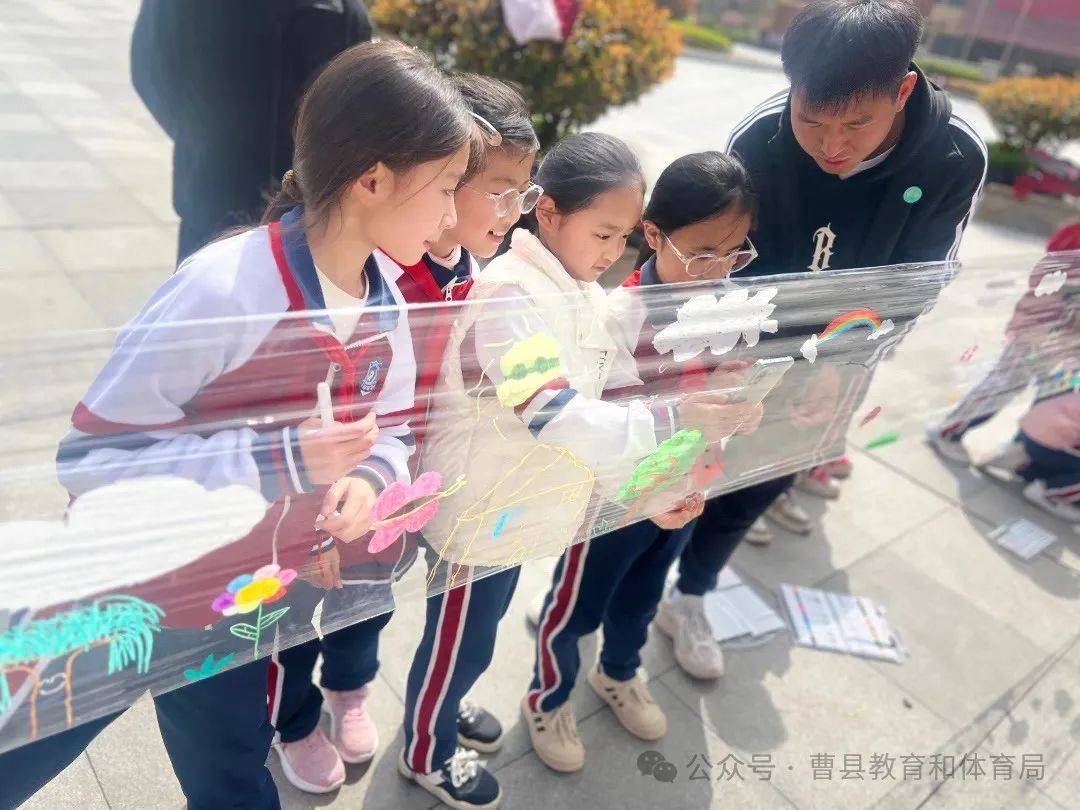 曹县磐石办天润学校组织开展"膜"法美育活动