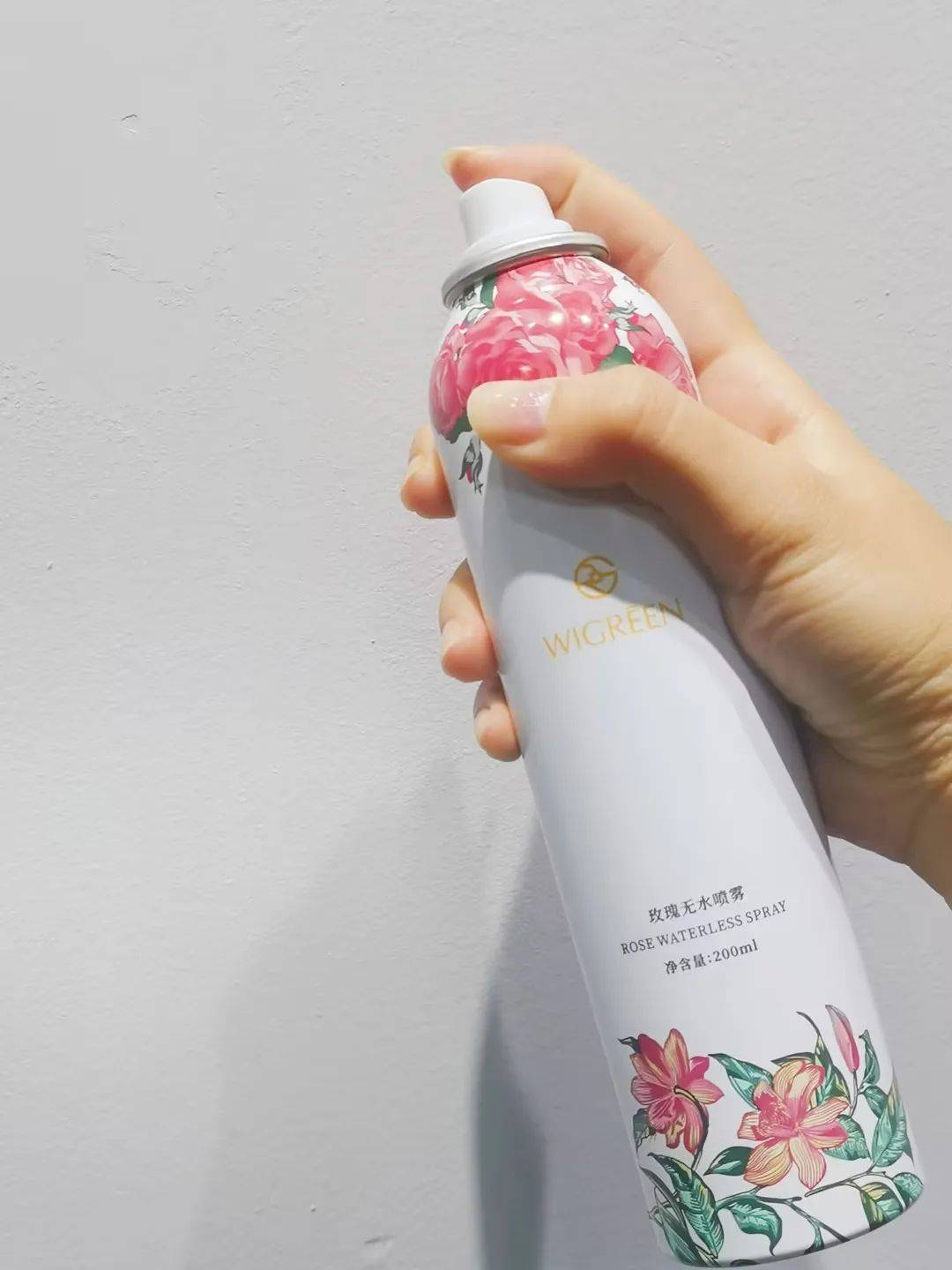 每年夏天必备的补水喷雾_皮肤_玫瑰花_肌肤