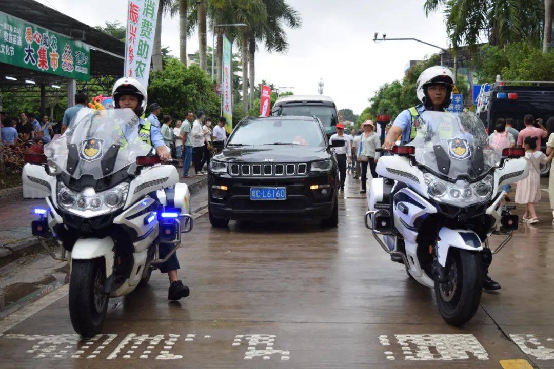 琼海公安交警圆满完成第十一届琼海会山三月三黎族苗族传统文化节交通