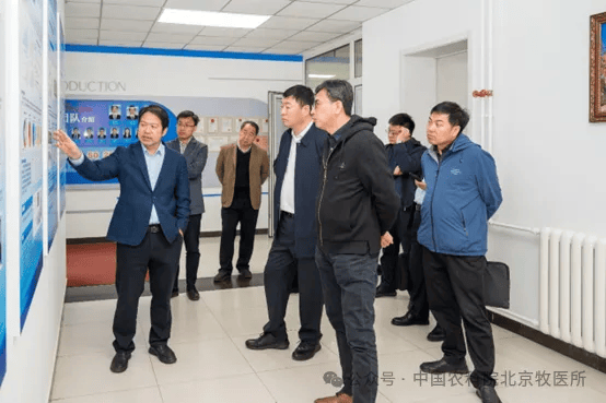 牧医所所长张军民,副所长李俊雅,孙吴县委书记刘淼群,副县长祝军出席