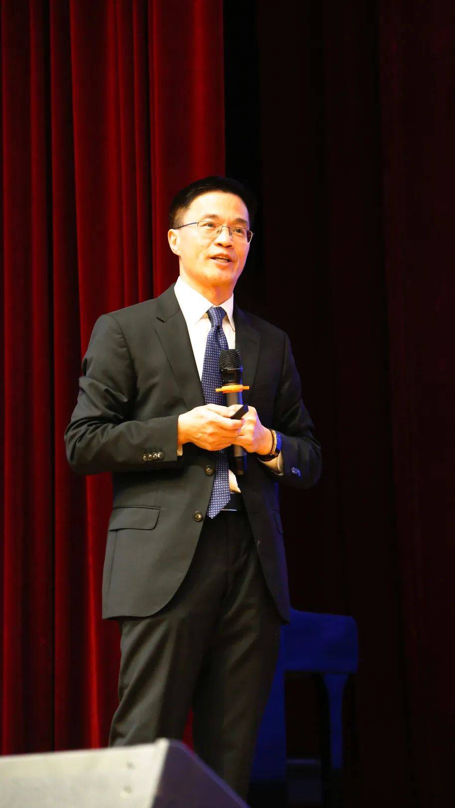 wzsuis近日,温州市外事办公室副主任,前驻德外交官楼了凡走进温州