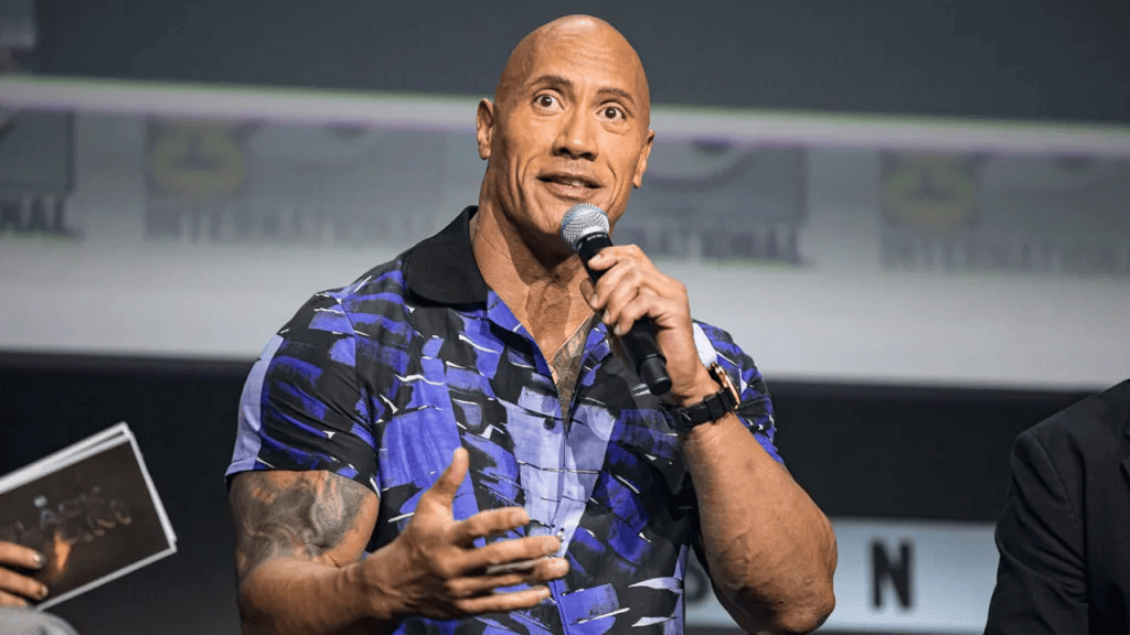 巨石强森同科迪·罗兹展开对峙,强森坦言虽说自己将离开wwe一段时间