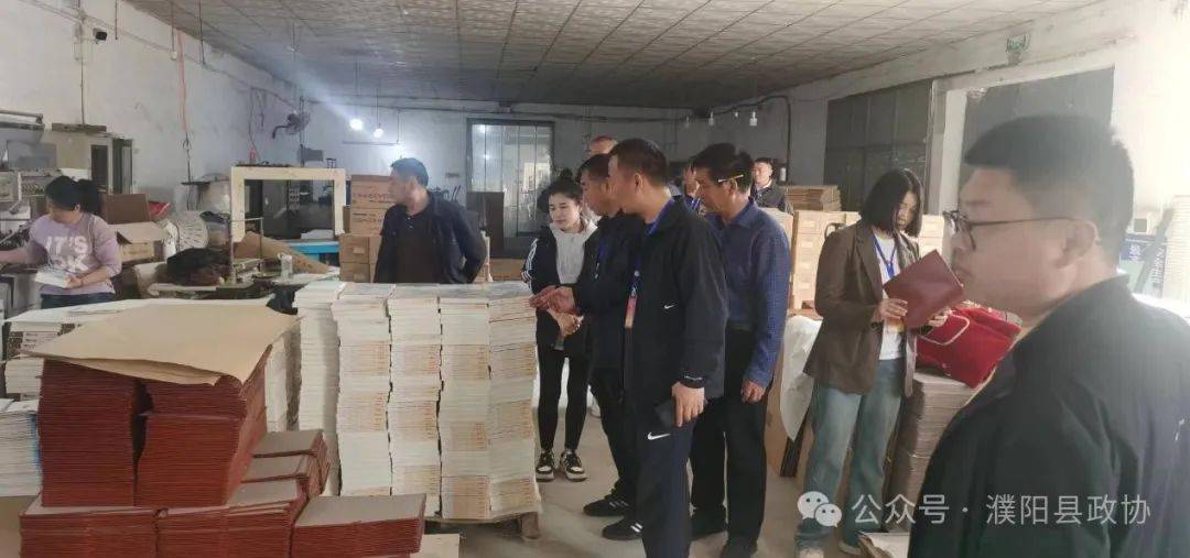 政协委员一行人先后到濮阳县惠丰粮油有限公司,濮阳县恒悦包装有限
