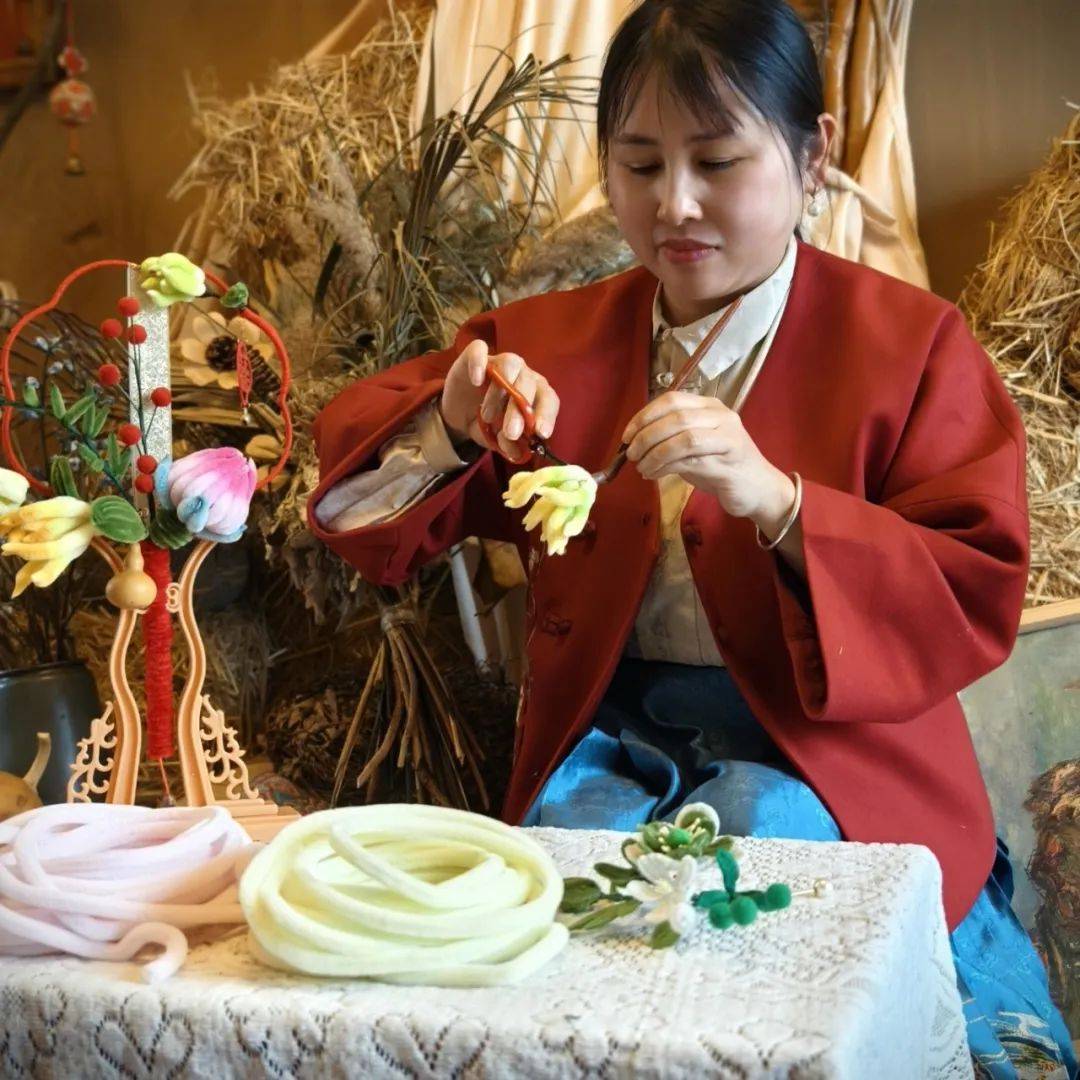 大人小孩口中的“小花老师”，让更多年轻人爱上传统编织工艺_王珺_金华_产品