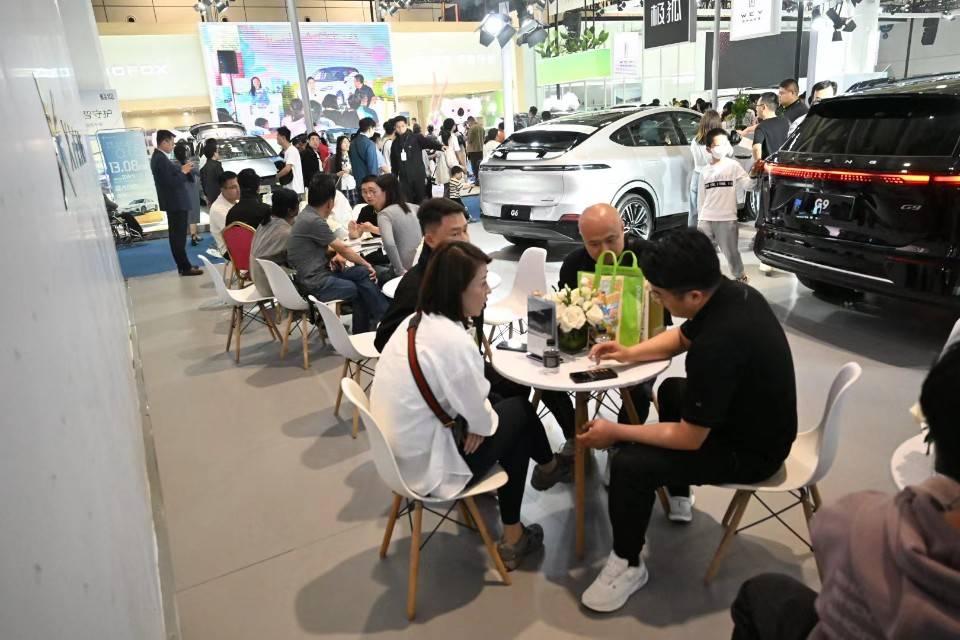 车展看车"挤油油",买车洽谈席也一位难求_搜狐汽车_搜狐网