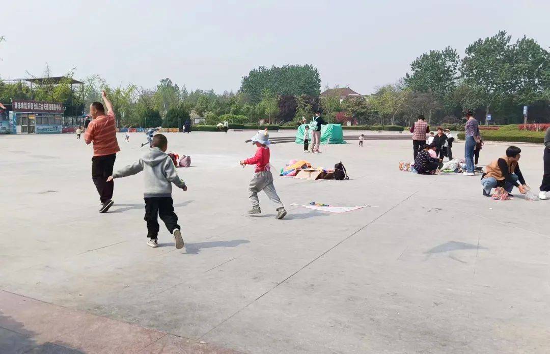 乐享春趣】台儿庄区中医院儿康科举行户外融合活动_家长_游戏_小朋友