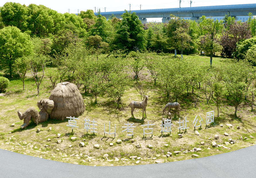 赛段以苏州大道为核,贯穿城市中轴线,途经海关大楼,苏州中心,东方之门