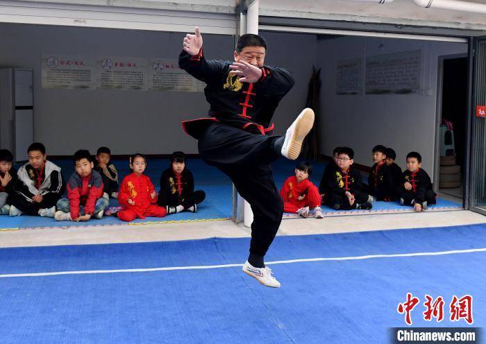 河北武强一武术爱好者力量训练有绝活_苏小立_正在进行_武强县