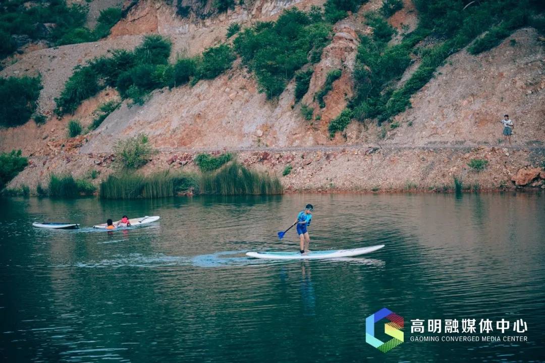 露营守则,不要在草坪乱丢垃圾和废弃物,注意个人卫生及周边环境的整洁