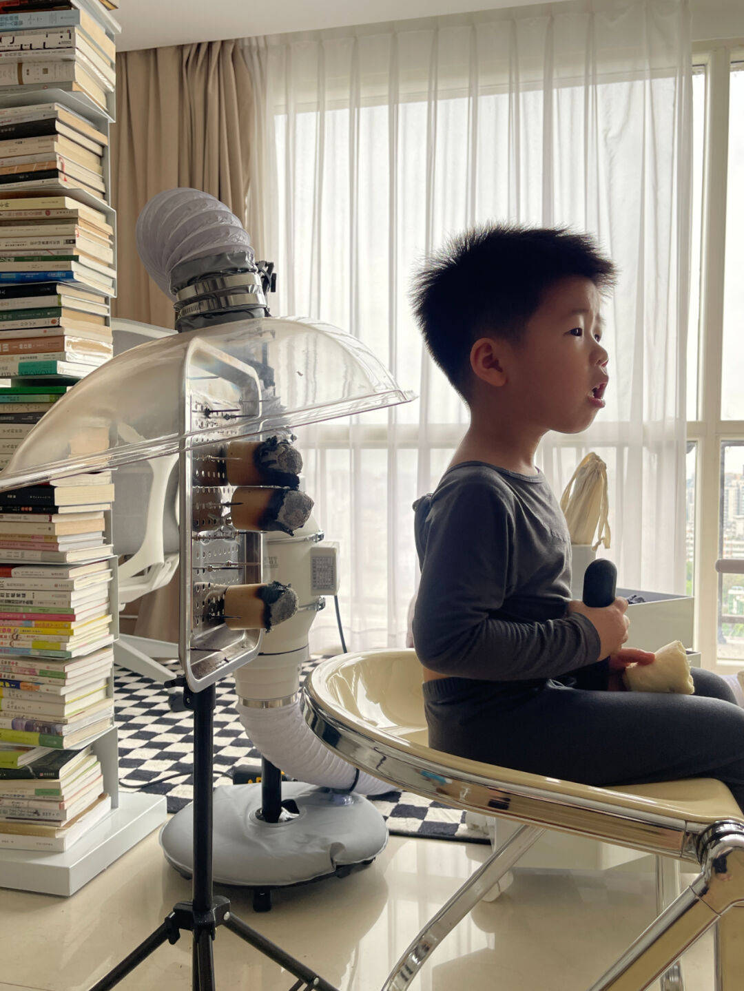 衣服头发全是味儿,现在这个排烟机,150p的,400多元,非常舒适,很值得