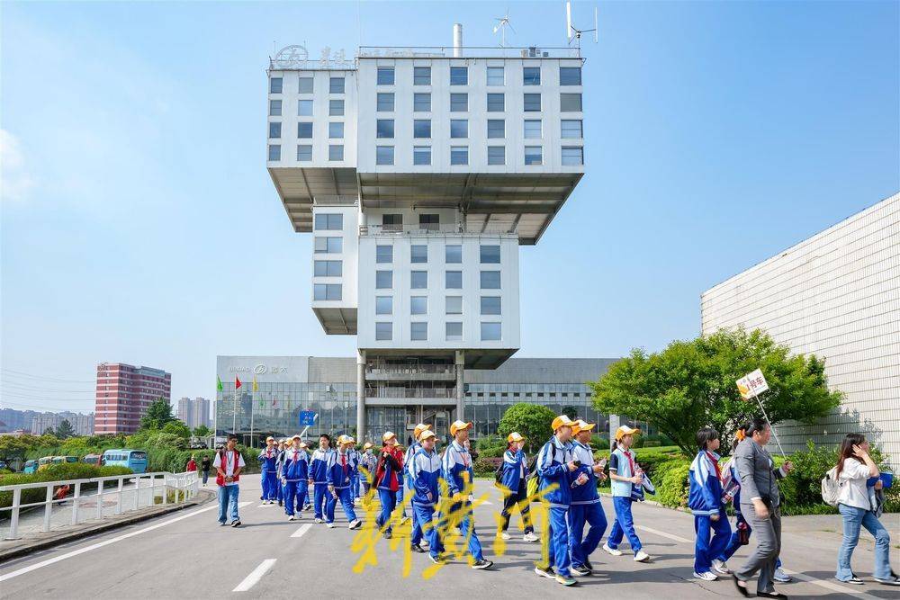 泉秀学校研学团来到长沙一览中国建筑奇迹风采