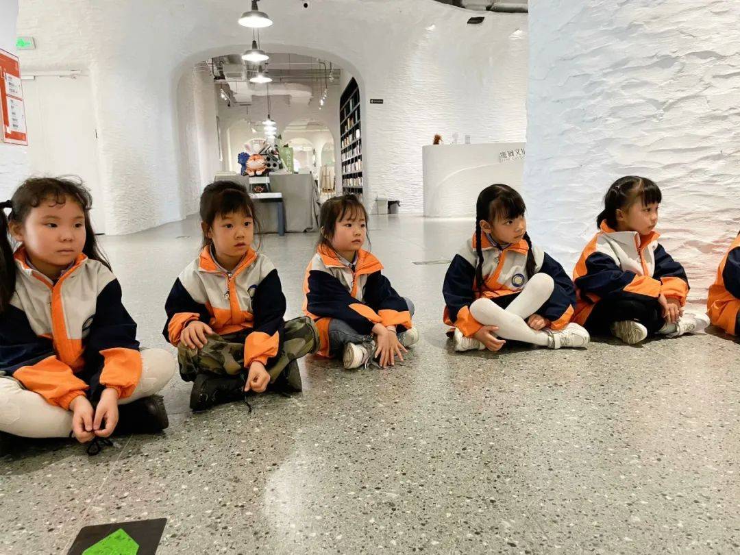 【主题活动】"走进图书馆" 童年有书 未来有梦_幼儿园_绘本_孩子