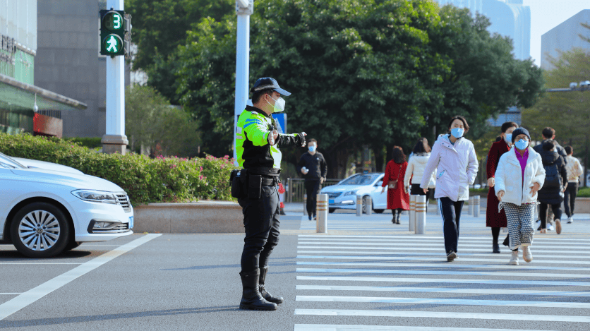 事发瞬间曝光深圳交警公布4起事故全是这原因