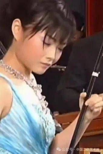 得到了许多人的赞同,一些初学二胡的人,最初都是买一把价格较低的二胡