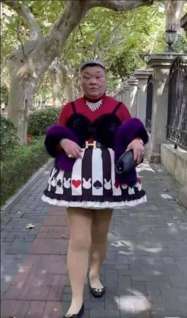 坐拥上海十套房的安福路小公主真实身份曝光滤镜碎了