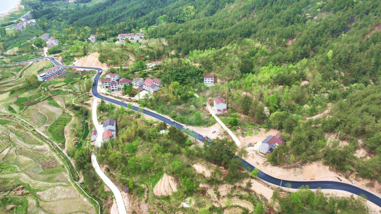 喜讯英山又一条四好农村路全线贯通