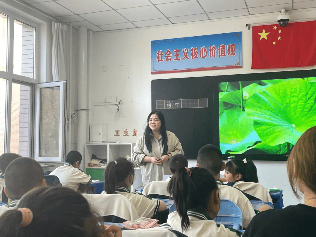 璞玉精琢展风采研思笃行现风光红山区第四小学新教师研修团队活动