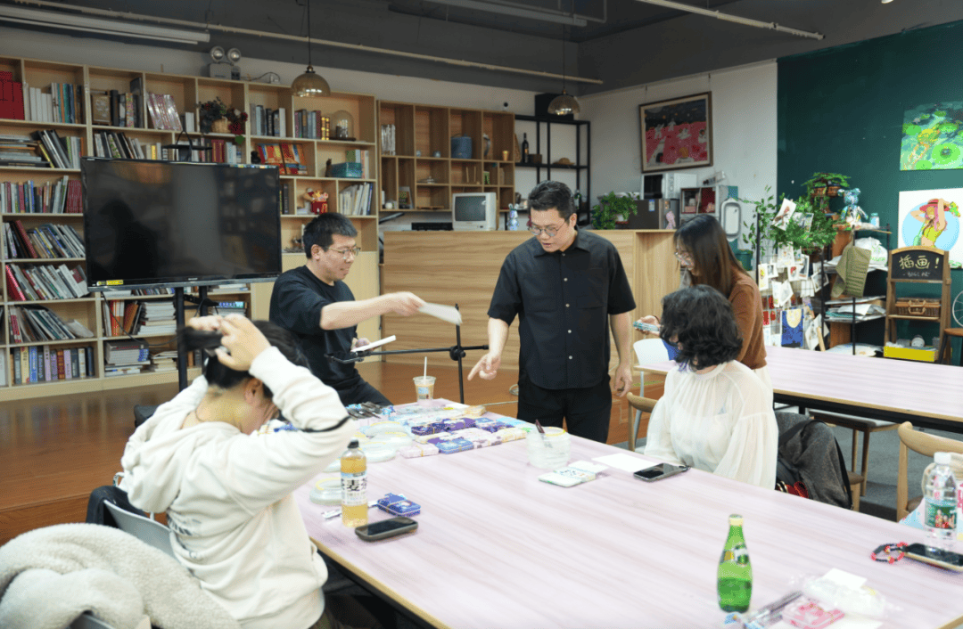 他便是这所社会教学点的创始人李昌八,身为高级工艺美