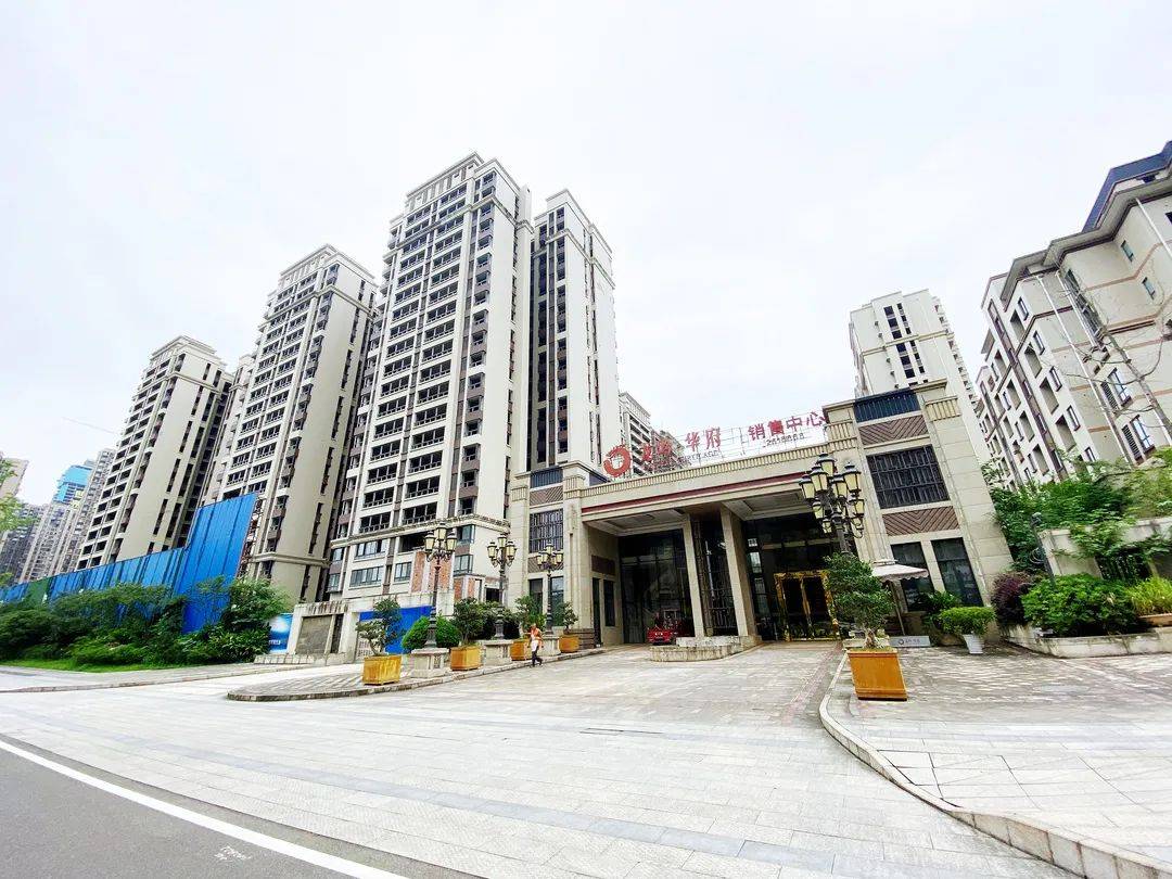 南充曾经的知名烂尾楼逸合中央公园,国鑫凤垭山,中环岛等楼盘都曾有过