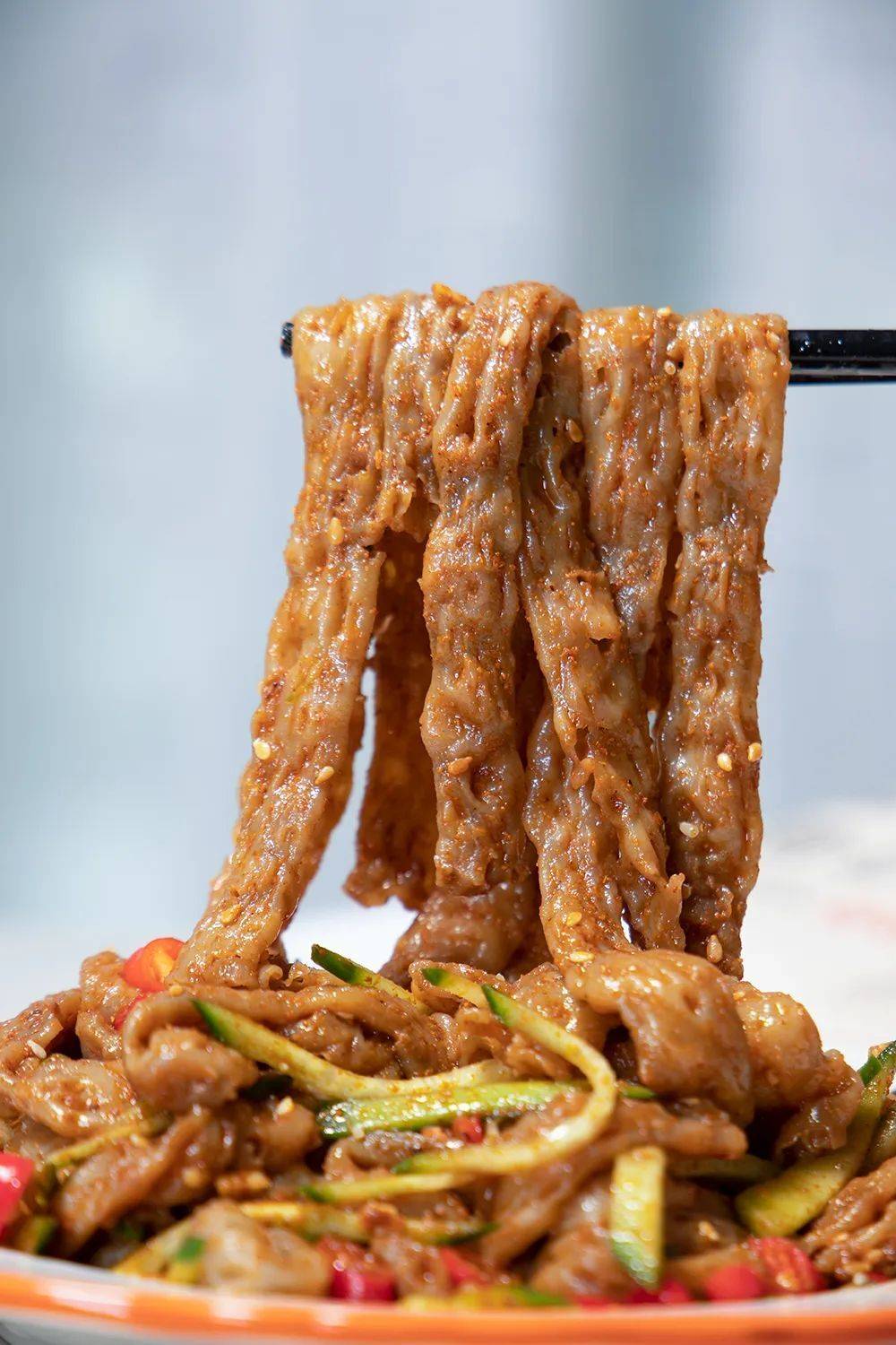 传统美食▎荞麦牛筋面搭搭配凉拌汁清爽美味超诱人